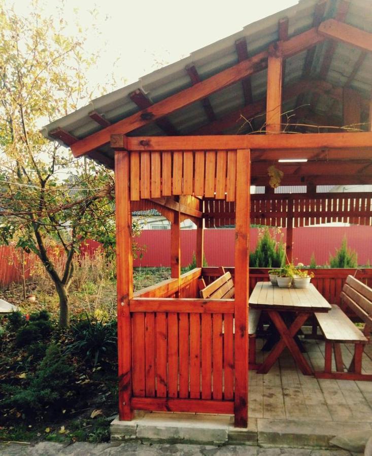 Park House Hotel Pochaiv Bagian luar foto