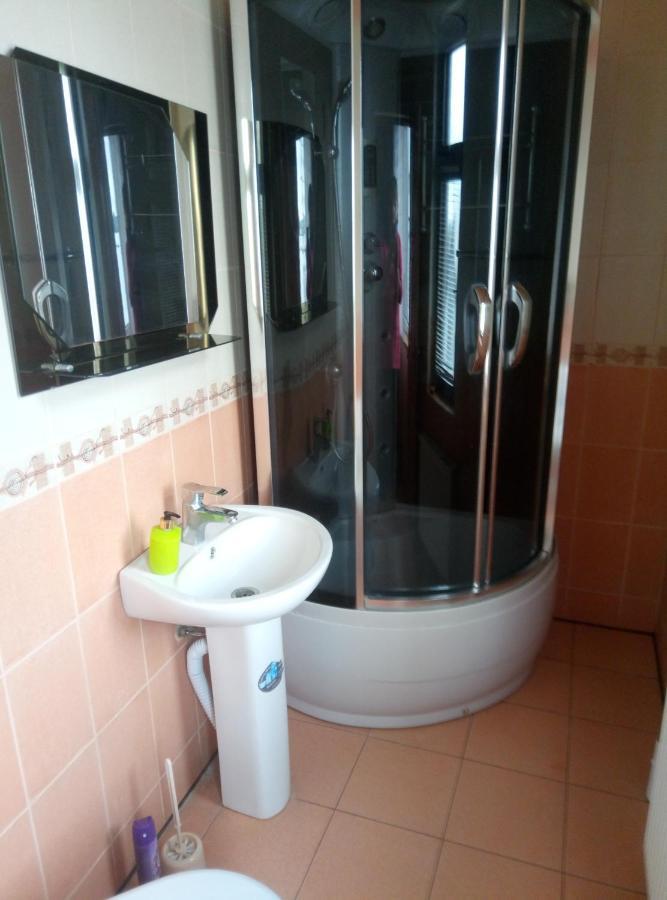 Park House Hotel Pochaiv Bagian luar foto
